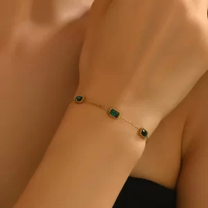 Graceful emerald cut bracelet with Rhinestones