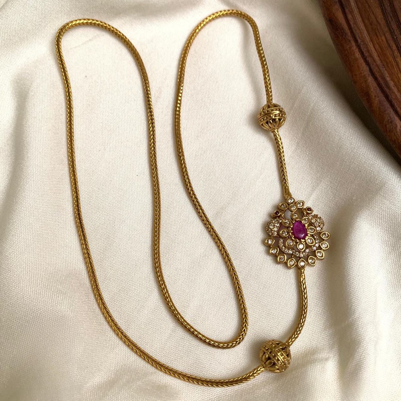 mugappu chain - white